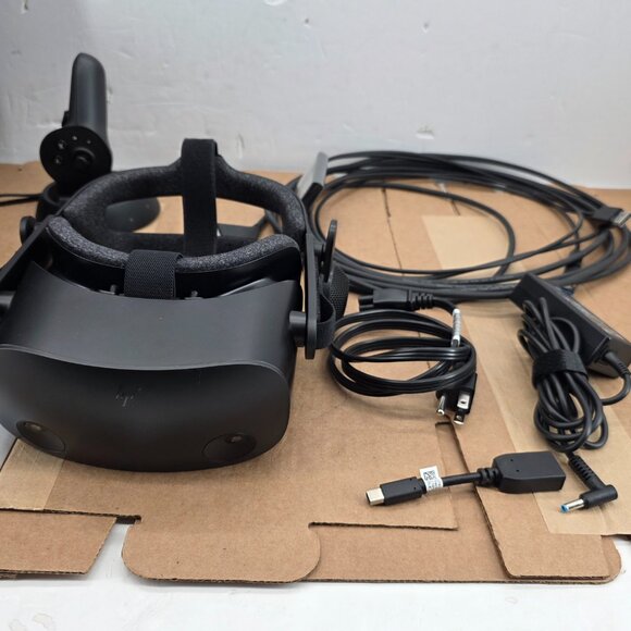 HP Reverb G2 VR Mixed Reality Headset With/ One Controller & Cables - Picture 4 of 16